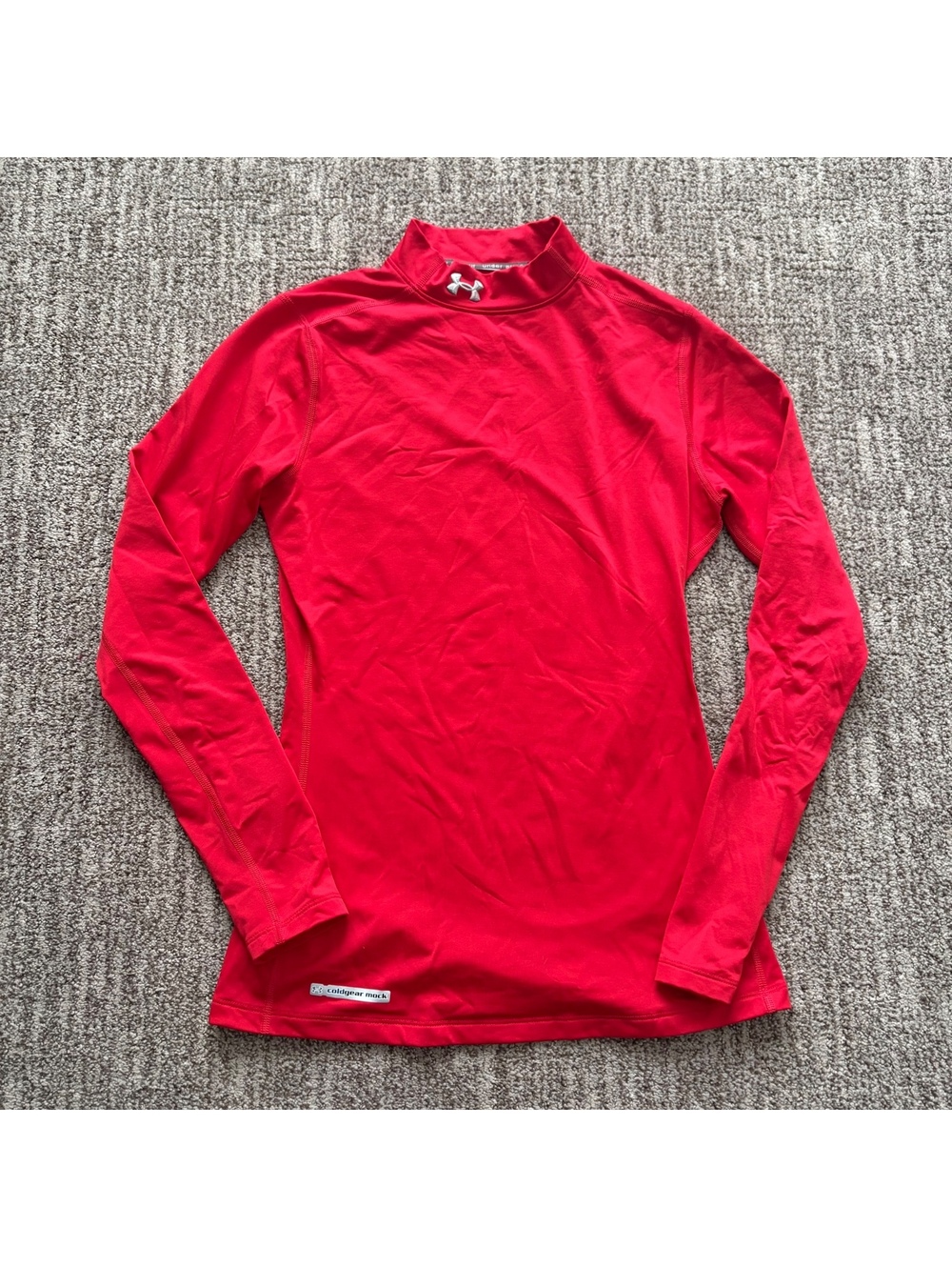 Under Armour women’s Medium Coldgear mock turtleneck base layer shirt red